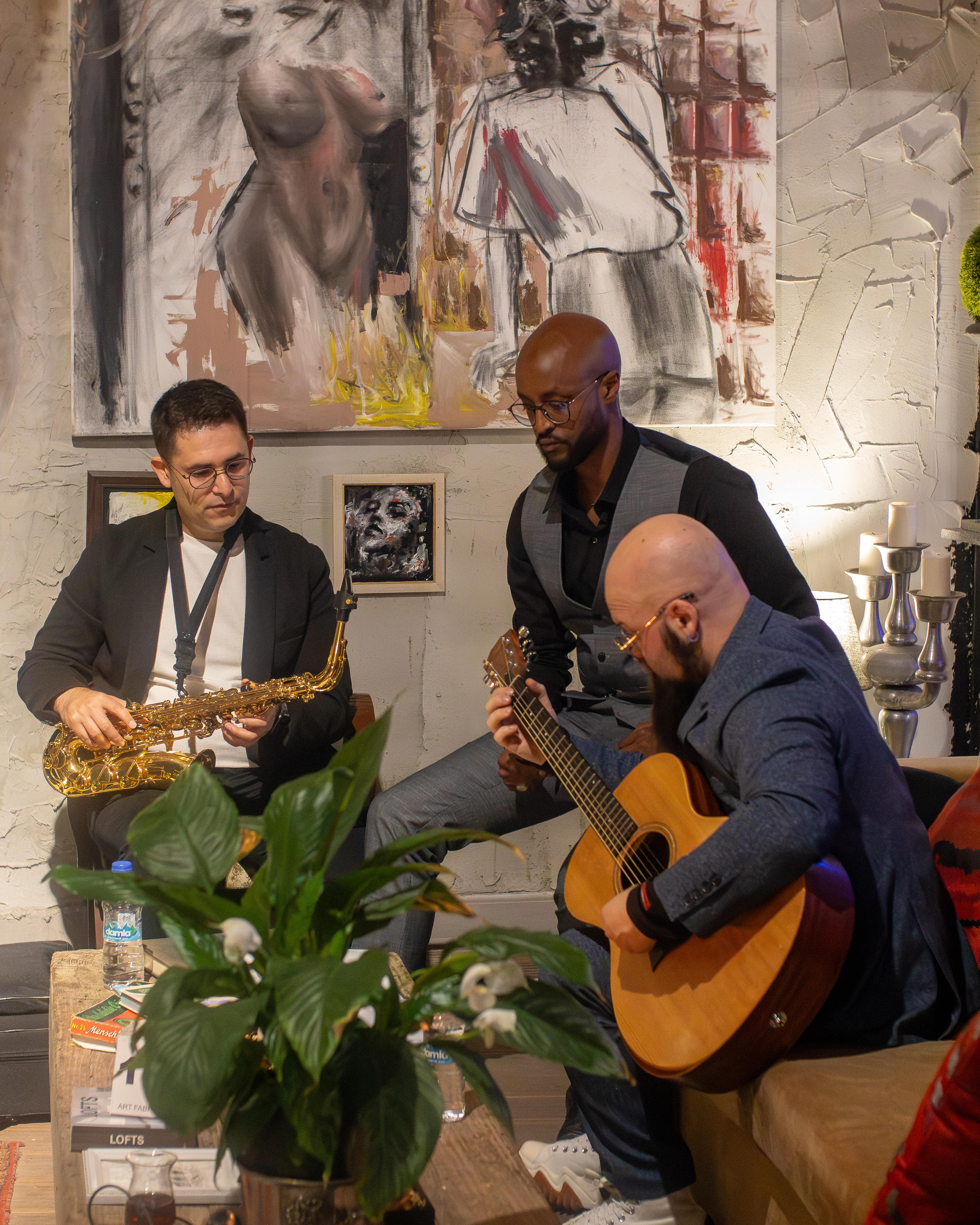 HOJ TRIO DAN ARALIK AYINA JAZZ ESİNTİSİ